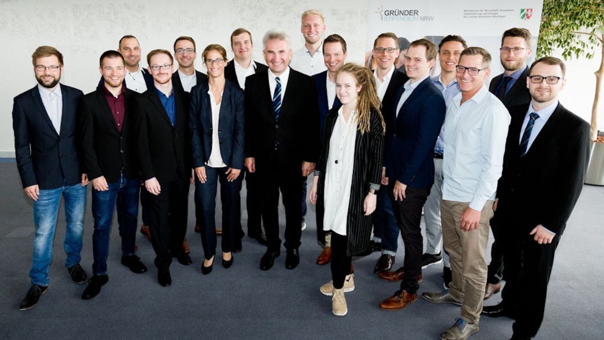 Gründerstipendium.NRW - Gruppenfoto 1. Stipendiaten