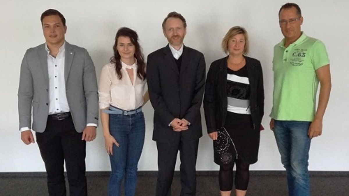 v.l.n.r.: Christoph Höller, Nina Hemmersbach, Thomas Wojahn (Wirtschaftsförderung OBK), Susanne Roll (Gründer- und Technologiecentrum Gummersbach), Peter Loyda 