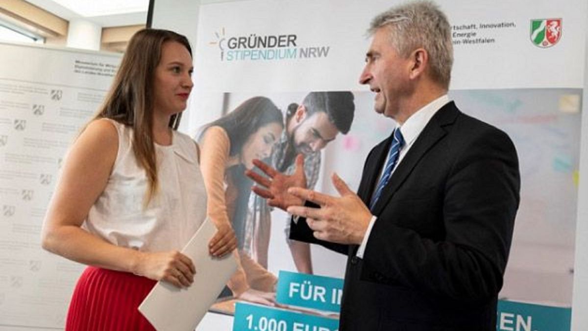 Minister mit Stipendiatin